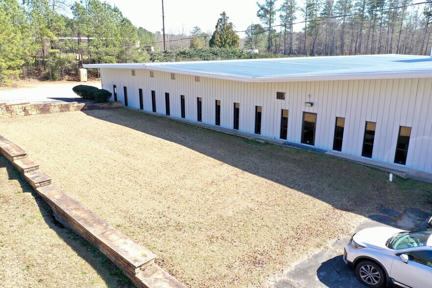 More Photos Of 210 E Lukken Industrial Dr, Lagrange Manufacturing For Lease