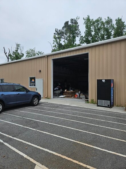More Photos Of 2440 Lucy Branch Rd, Orange Park Warehouse For Lease