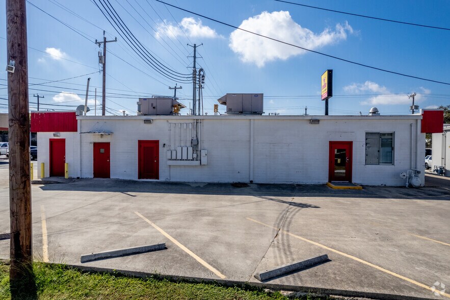 More Photos Of 5001 Walzem Rd, San Antonio Restaurant For Sale