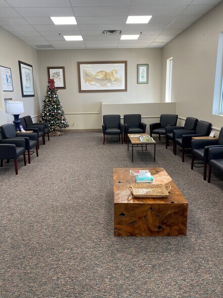 More Photos Of 3340 N College Ave, Fayetteville Storefront For Lease