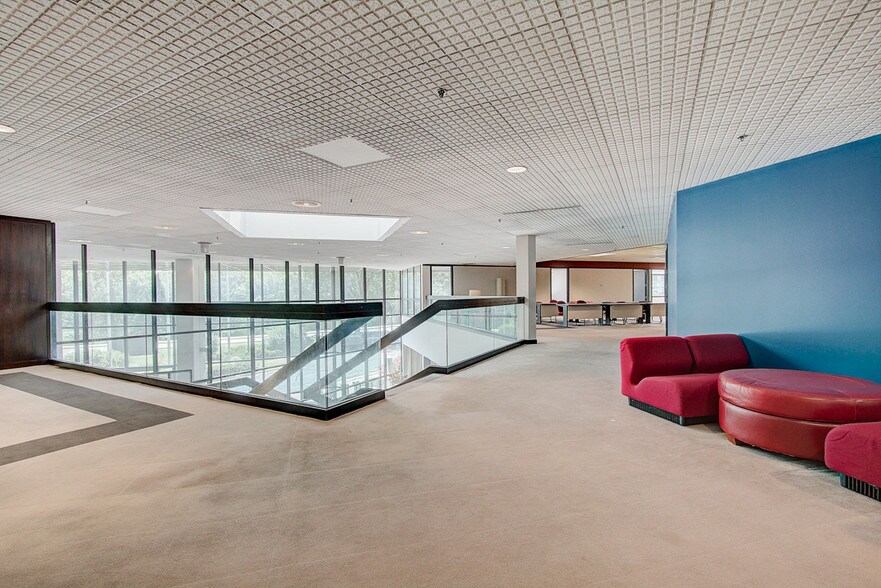 More Photos Of 575 W Madison St, Waterloo Loft Creative Space For Lease