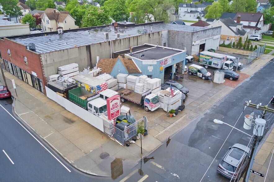 More Photos Of 181 N Main St, Freeport Flex For Sale