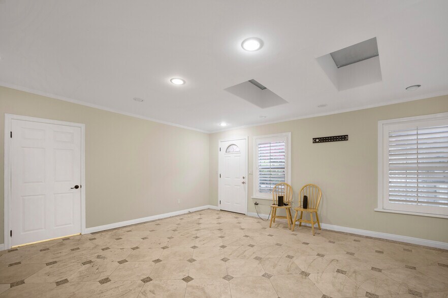 More Photos Of 801 W Whittier Blvd, La Habra Storefront Retail Residential For Sale