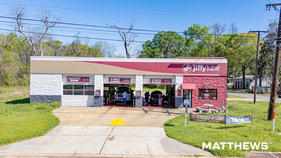 More Photos Of 1333 E Main St, Ville Platte Service Station For Sale