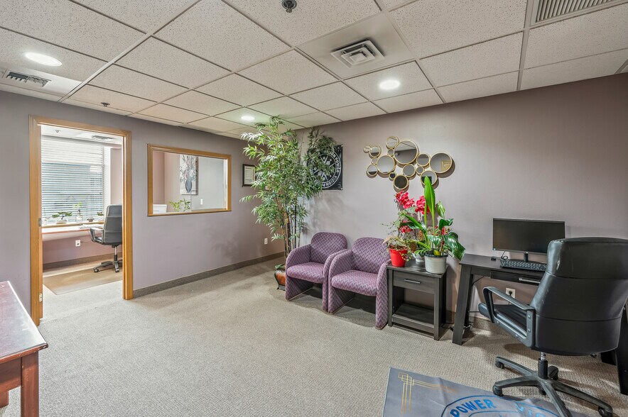 More Photos Of 300 S Okanogan Ave, Wenatchee Office For Sale