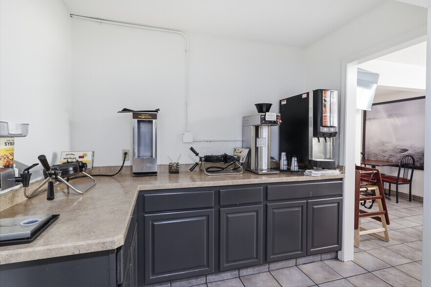 More Photos Of 7680 Niagara Falls Blvd, Niagara Falls Hotel For Sale