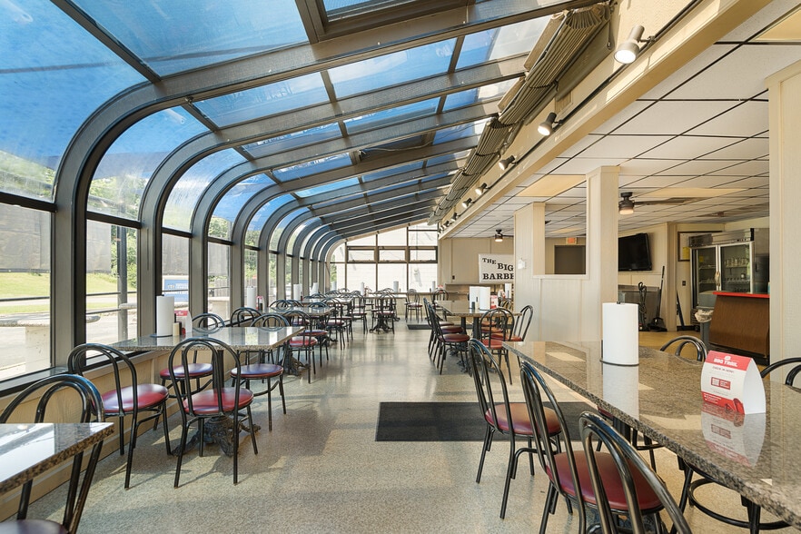 More Photos Of 2117 S 34th St, Kansas City Restaurant For Sale