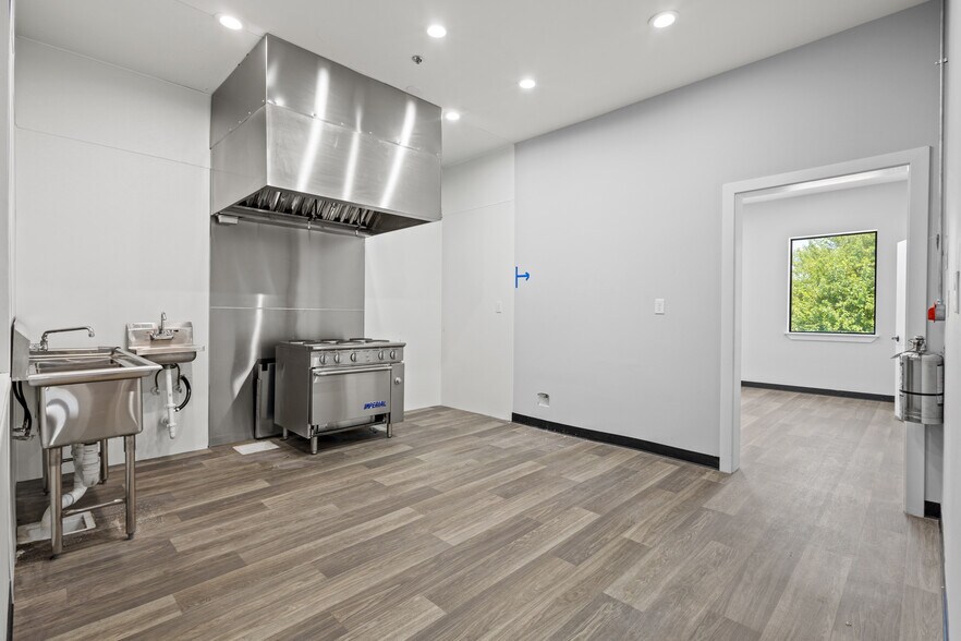 More Photos Of 800 N Plano Rd, Richardson Medical For Lease