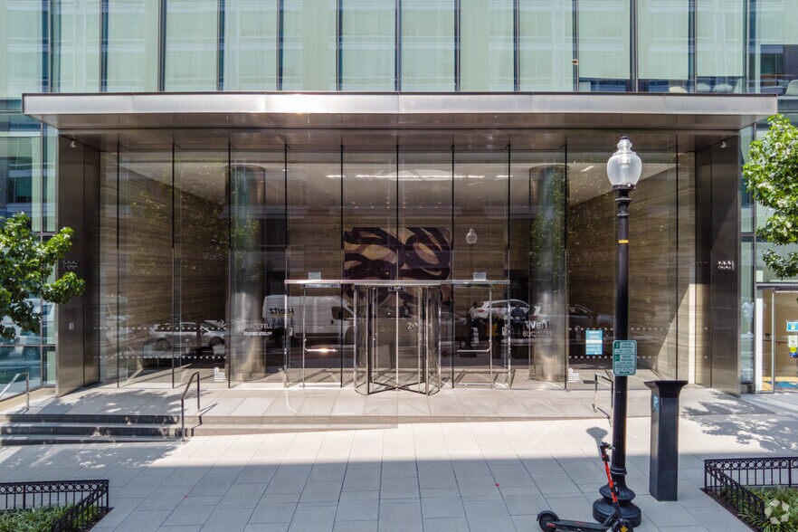 More Photos Of 2001 M St NW, Washington Office For Lease