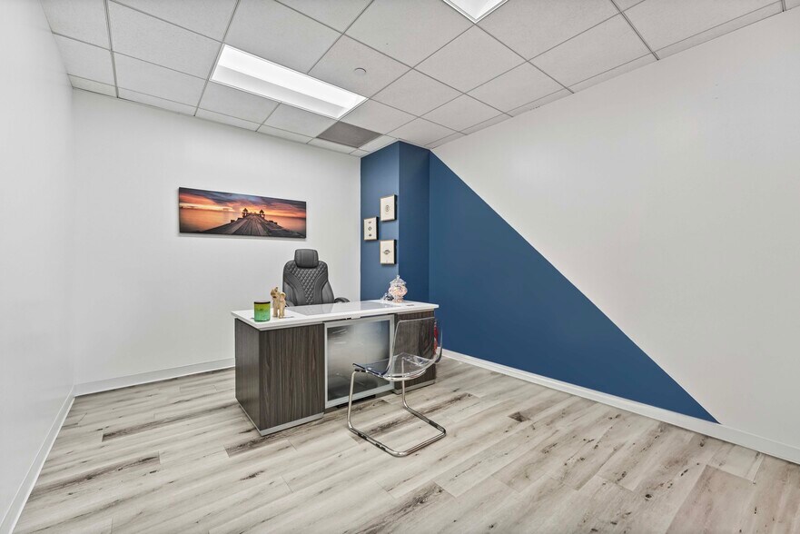 More Photos Of 21900 Burbank, Woodland Hills Office For Lease