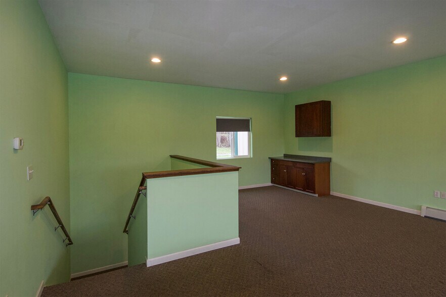 More Photos Of 191 Airport Rd, Port Townsend Airplane Hangar For Lease