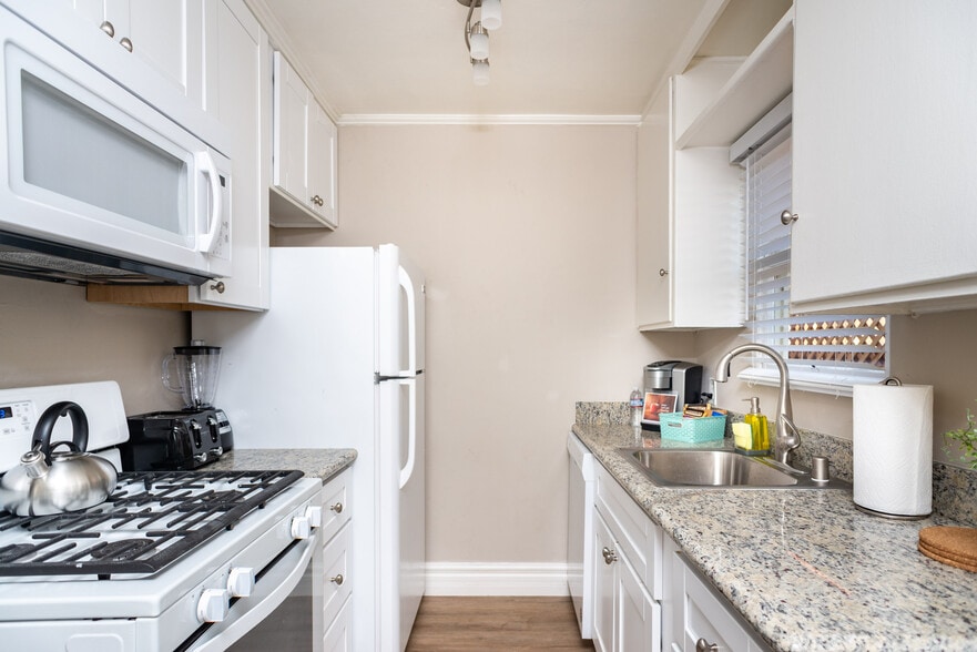 More Photos Of 2646-2650 Juan St, San Diego Apartments For Sale