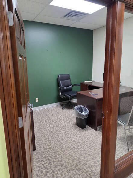 More Photos Of 5815 E Riverside Blvd, Rockford General Retail For Lease