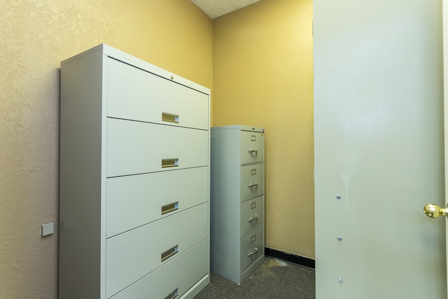 More Photos Of 2900 W Park Row Dr, Pantego Office For Sale