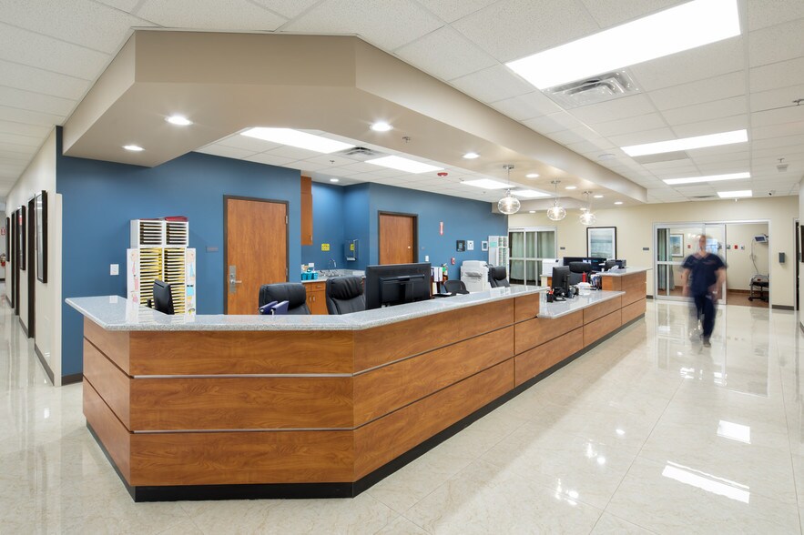 More Photos Of 23330 Highway 59 N, Kingwood Hospital For Lease