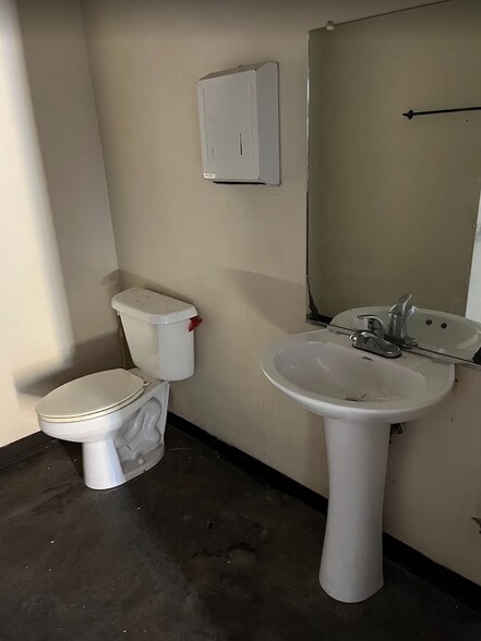 More Photos Of 2700 Highway 52, Moncks Corner Showroom For Lease