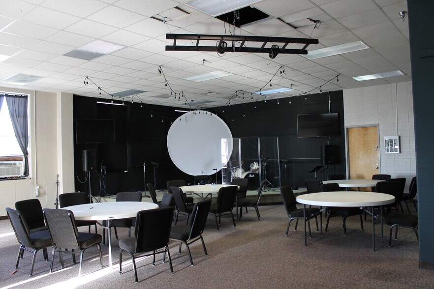 More Photos Of 401 W Poplar St, Elizabethtown Religious Facility For Sale