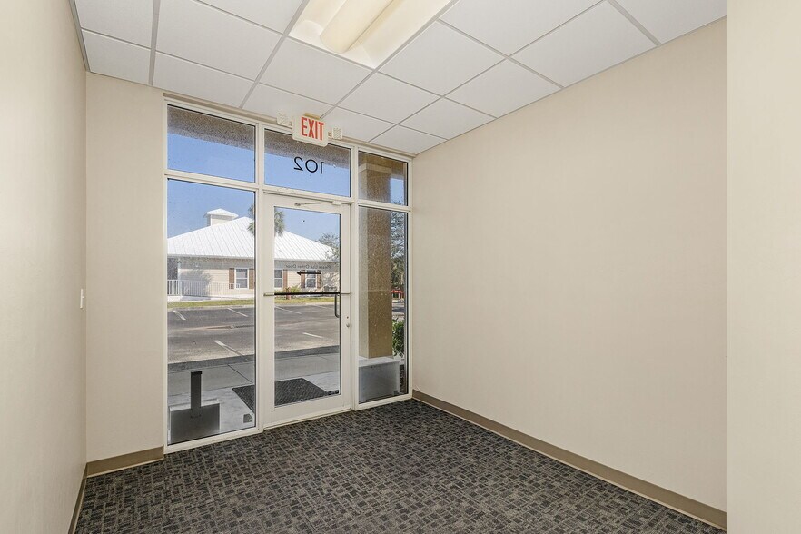 More Photos Of 9705 Commerce Center Ct, Fort Myers Medical For Sale