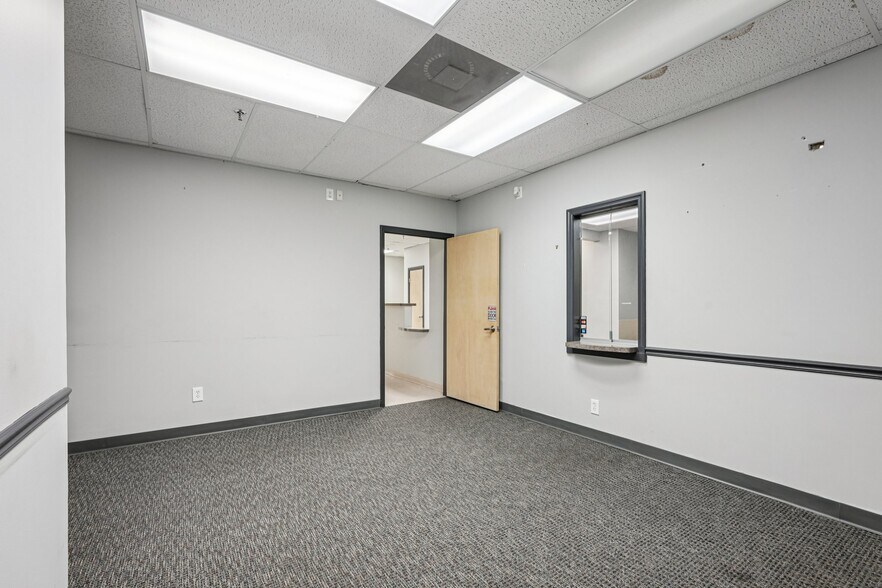 More Photos Of 970 N Broadway, Yonkers Medical For Lease