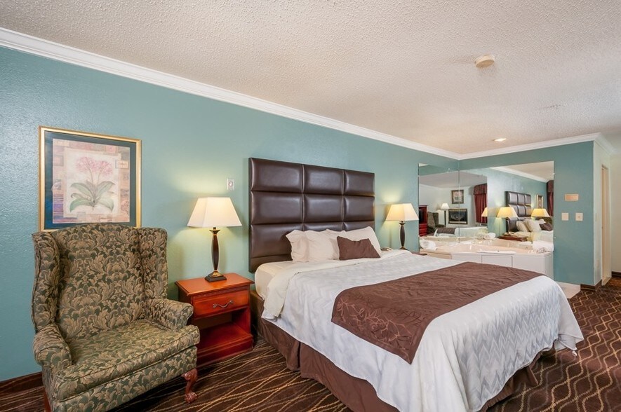 More Photos Of 8220 S Main St, Helen Hotel For Sale