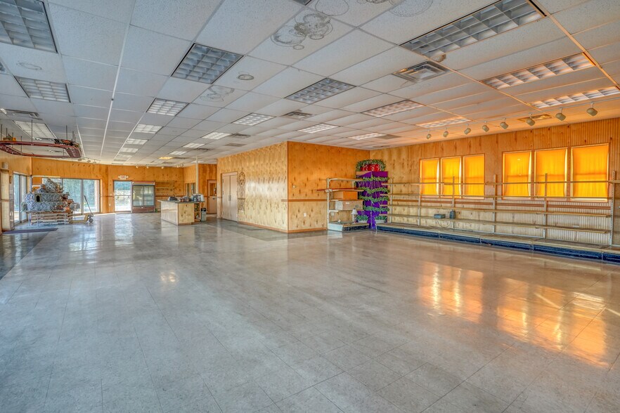 More Photos Of 6975 Old Beach Rd, Frederica Auto Repair For Sale