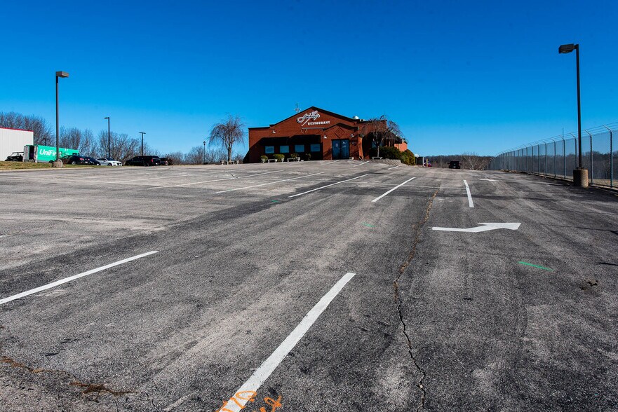 More Photos Of 1298 N Highway 47, Union Freestanding For Sale