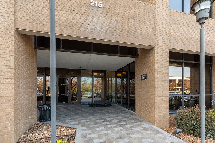 More Photos Of 7003 Chadwick Dr, Brentwood Unknown For Lease