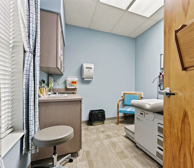 More Photos Of 357-359 Williamson Rd, Mooresville Medical For Sale