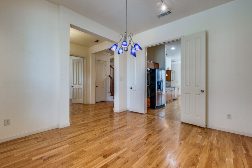 More Photos Of 2002 Moser Ave, Dallas Land For Sale