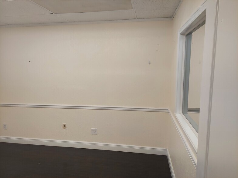 More Photos Of 180 E Burgess Rd, Pensacola Office For Lease