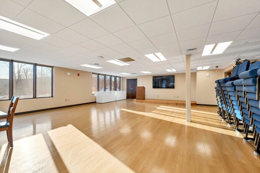 More Photos Of 81 Whittier Hwy, Moultonborough Office For Sale