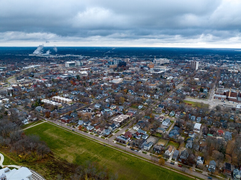 More Photos Of 814-816 W Walnut St, Kalamazoo Apartments For Sale