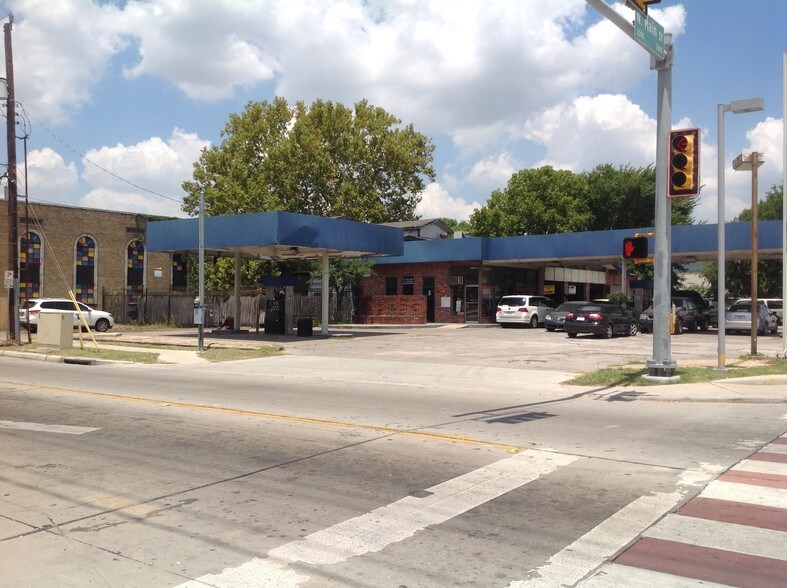 Primary Photo Of 2303 N Main St, Houston Service Station For Sale