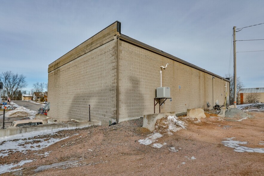 More Photos Of 711 3rd St, Marathon Manufacturing For Sale