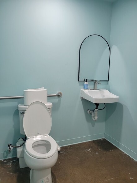 More Photos Of 1531 Jones Ave, Nashville Freestanding For Lease