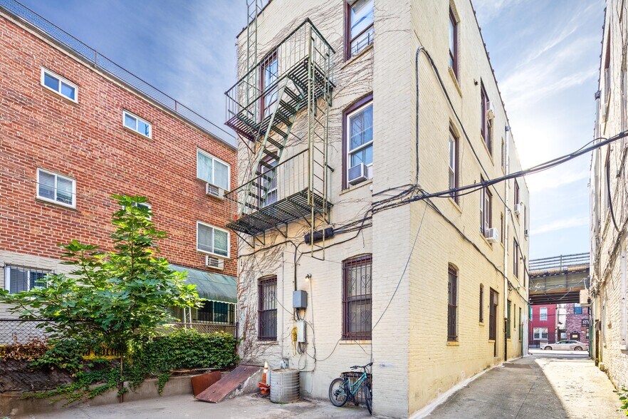 More Photos Of 2352 31st St, Astoria Apartments For Lease