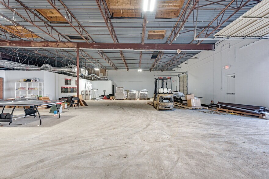 More Photos Of 4810-4820 Old National Hwy, Atlanta Unknown For Lease