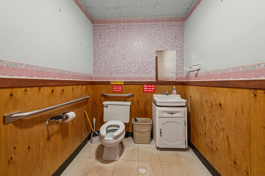 More Photos Of 3103 Lapeer Rd, Port Huron General Retail For Sale