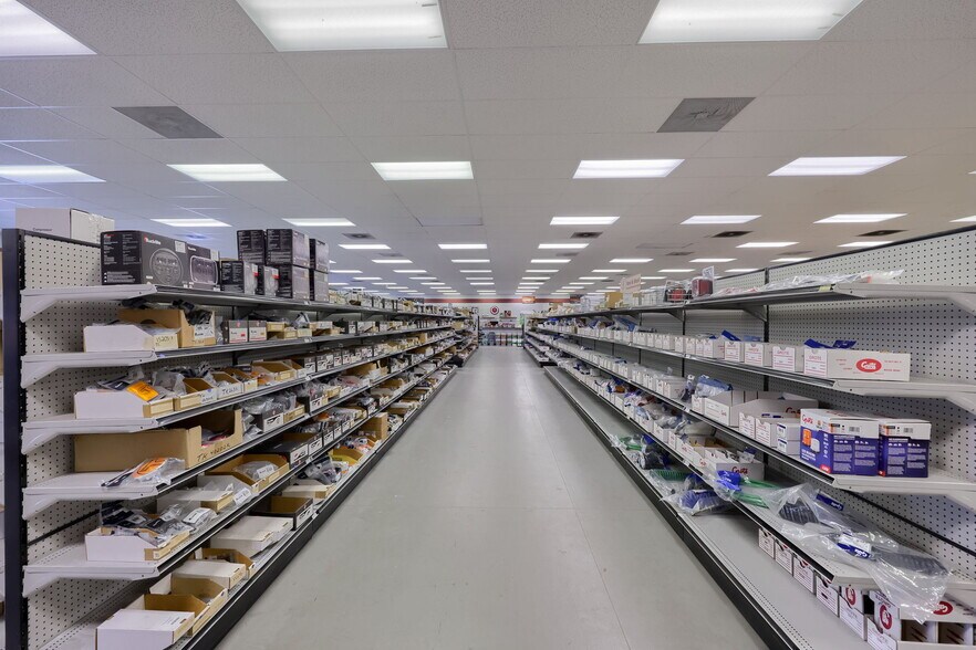 More Photos Of 220 Orlan Rd, New Holland Showroom For Sale