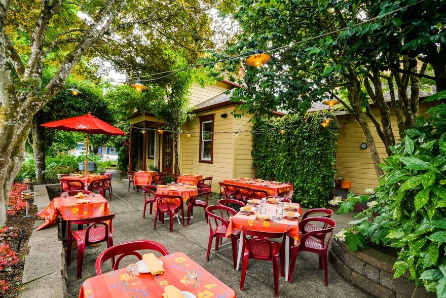 More Photos Of 729 NE 3rd St, Mcminnville Restaurant For Sale