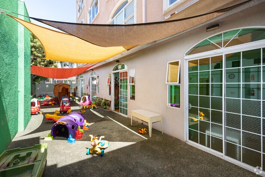 More Photos Of 1518 S Robertson Blvd, Los Angeles Schools For Lease