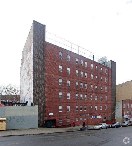 More Photos Of 200 W Tremont Ave, Bronx Schools For Lease