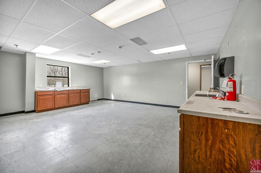 More Photos Of 351 Burnham St, East Hartford Light Manufacturing For Lease