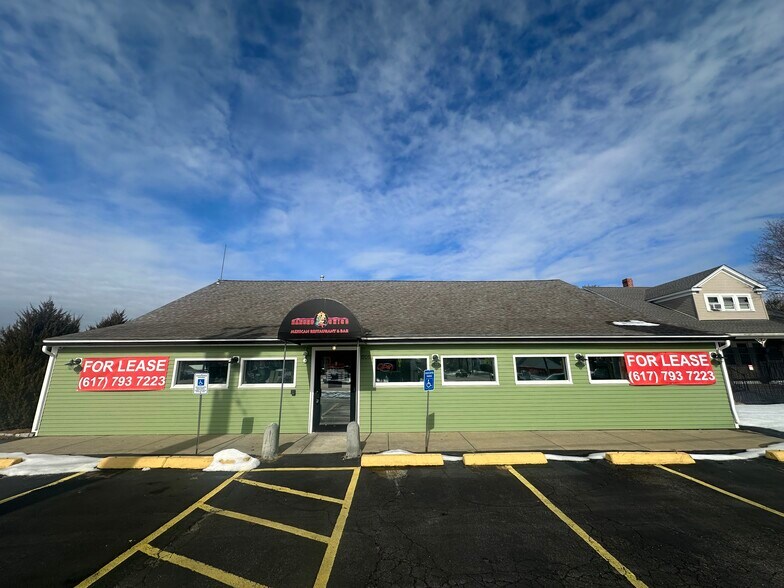 Primary Photo Of 1705 W Shore Rd, Warwick Restaurant For Lease