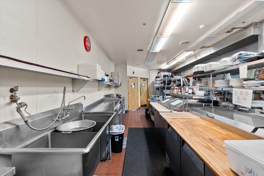 More Photos Of 212 Main St, Oneida General Retail For Sale