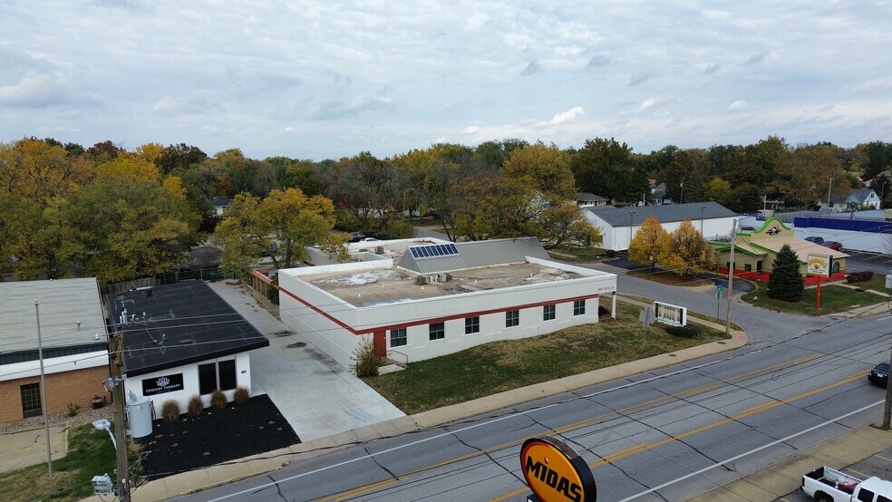 More Photos Of 5601 Douglas Ave, Des Moines Office For Sale