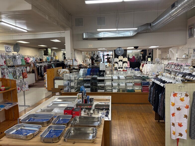 More Photos Of 209-213 James St, Delhi Office For Lease