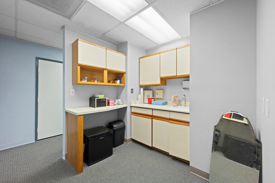 More Photos Of 7373 W Jefferson Ave, Lakewood Medical For Sale