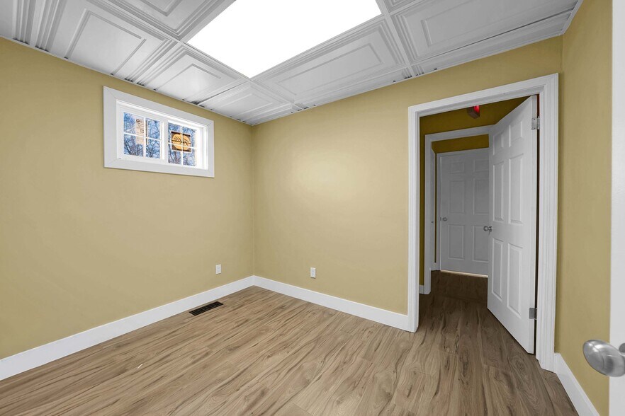 More Photos Of 1095 W Huron St, Waterford Medical For Lease