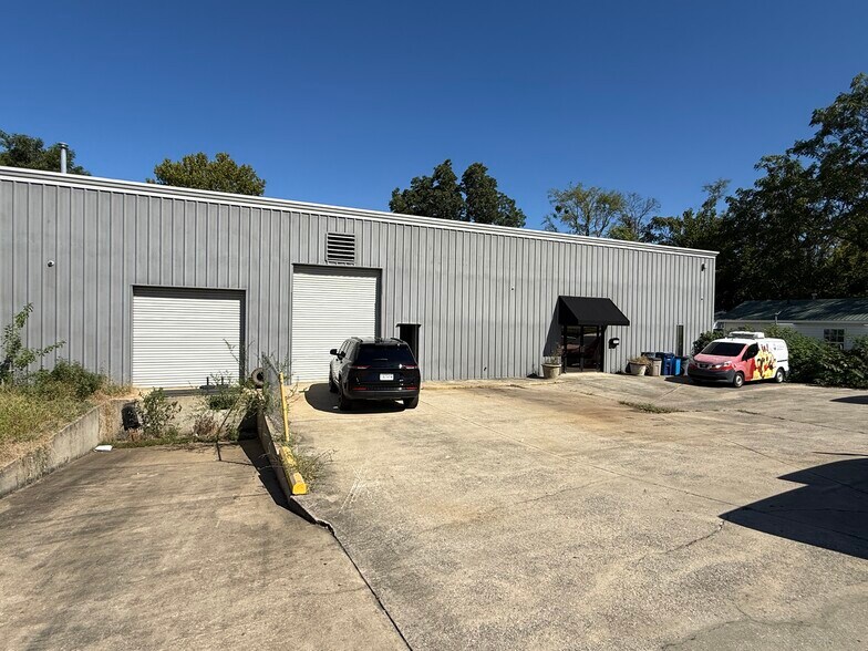 More Photos Of 3804-3806 S 2nd Ave, Birmingham Warehouse For Sale